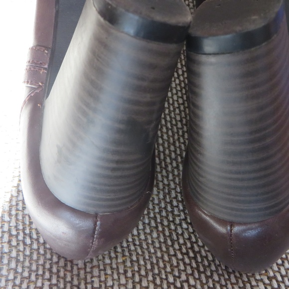 Clarks Brown Leather Mary Jane Pumps - Picture 8 of 8